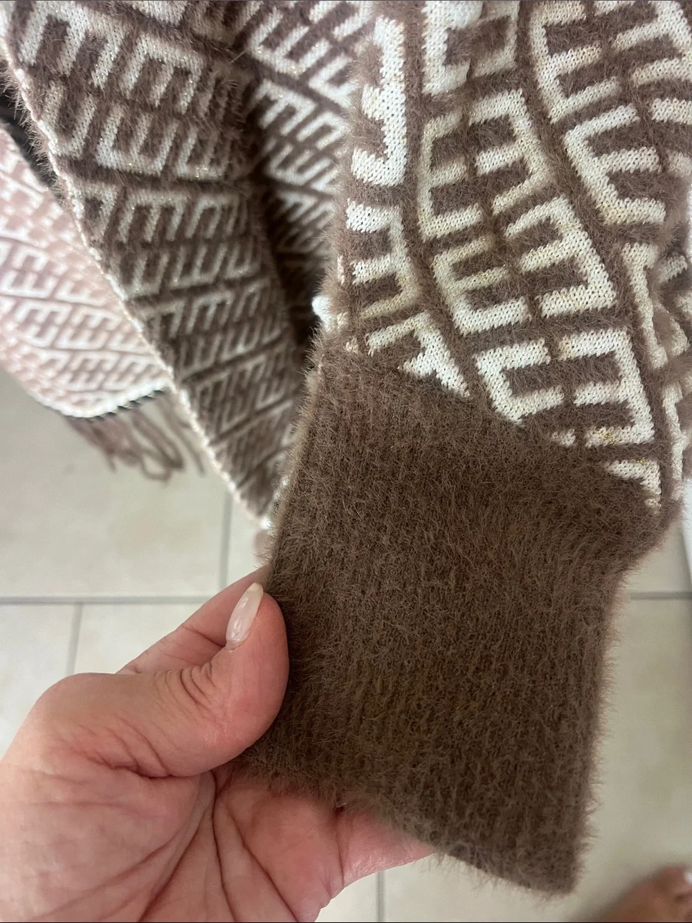 NWT Deep Pink luxurious brown & cream boho faux fur poncho sweater w/fringe - Picture 4 of 9